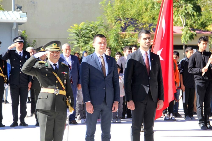 Cumhuriyet Bayramı, Atatürk Anıtına çelenk sunma töreni