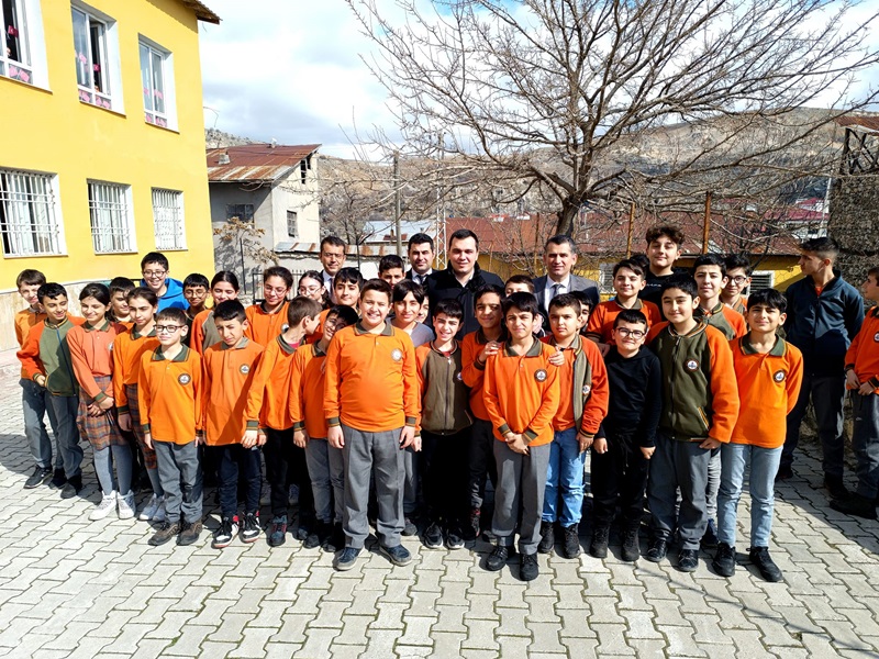 Kaymakamımız Cüneyt Zor, İstiklal Ortaokulu'nu ziyaret etti